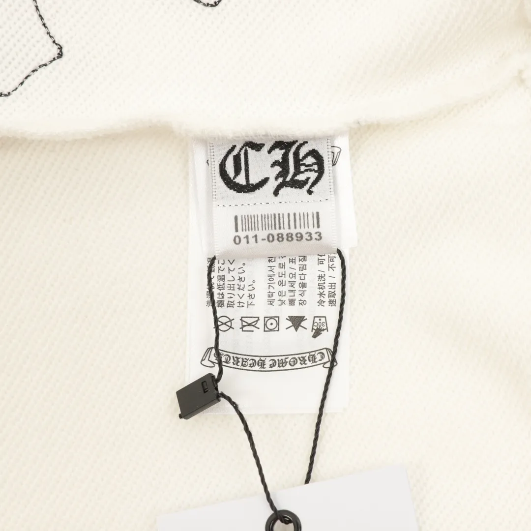 🅿️500 Chrome Hearts/Chrome Hearts 25Fw leather label cross patch embroidered round neck sweatshirt CH24 autumn and winter new leather cross flower cluster sweatshirt, Chrome Hearts has the religious spirit of the Middle Ages, so the cross pattern is indispensable. The cross pattern sewn with the three-dimensional leather label is spread all over the body. The overall clothing is matched with the same color leather label, which looks simple and elegant, and adds a sense of class, which can satisfy the cool style of fashionistas who pursue low-key luxury. 430 grams of 100% cotton terry, no gender restrictions, authentic grade! Color: black, white Size: XS-L